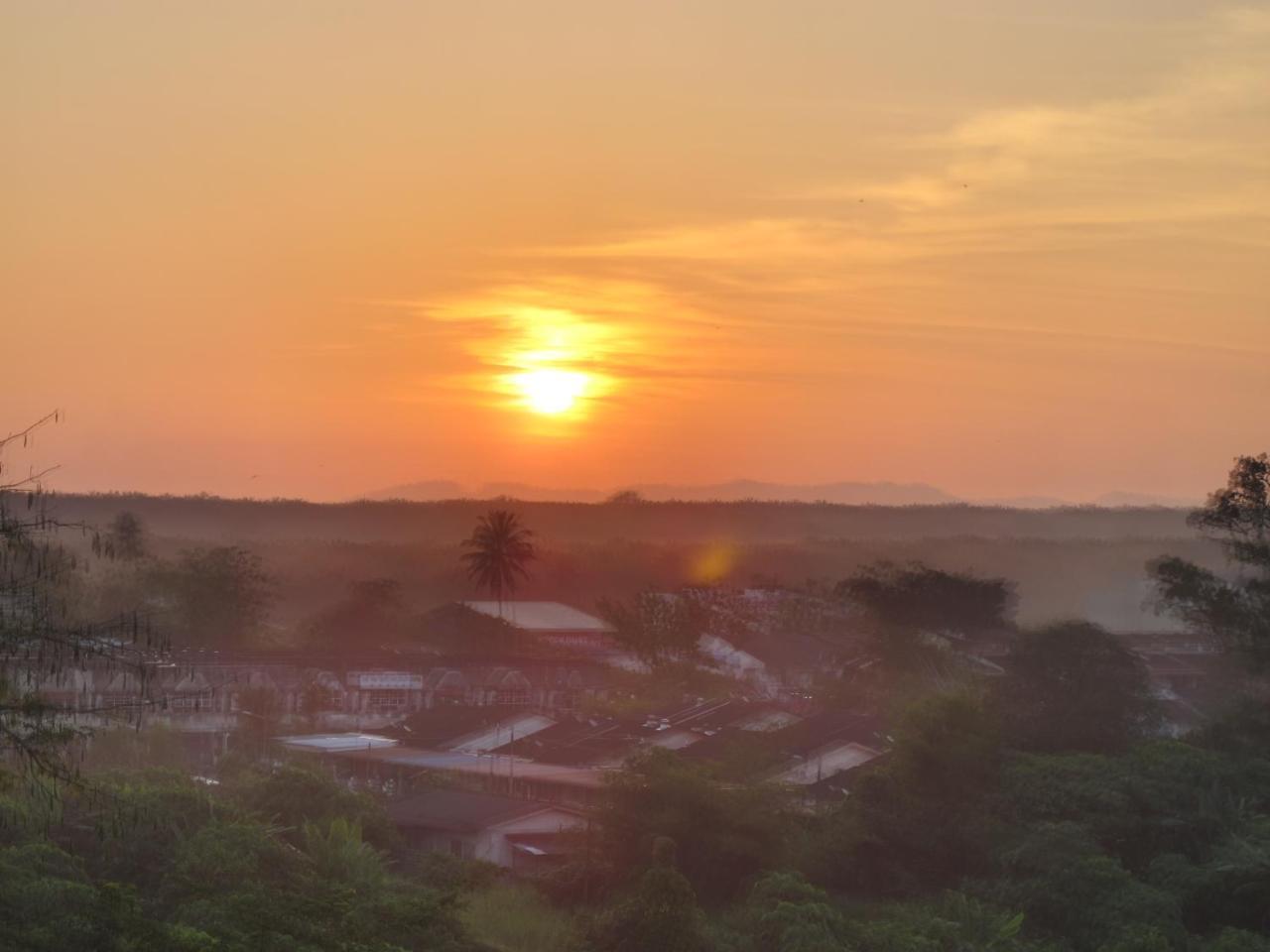Hotel Sukaramai Kampung Gurun Extérieur photo