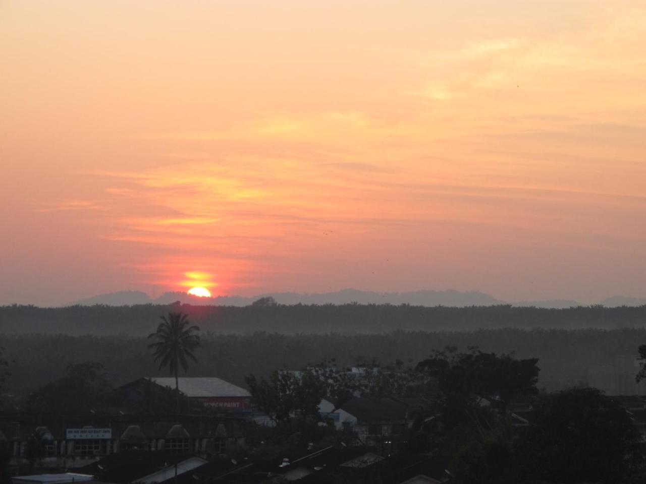 Hotel Sukaramai Kampung Gurun Extérieur photo